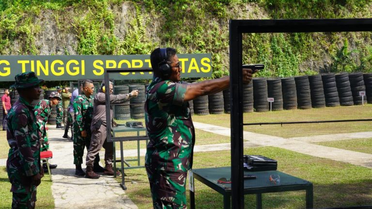 “Temu Akrab di Balik Bidikan: Pangdam XVIII/Kasuari, Forkopimda Papua Barat dan Bupati Mansel Kompak di Lapangan Tembak”