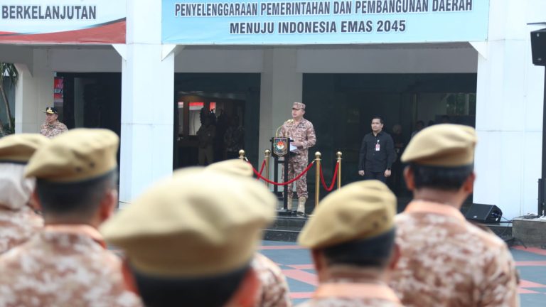 Sekjen Kemendagri Pimpin Pelepasan Retret Kepala Daerah Gelombang II ke IPDN