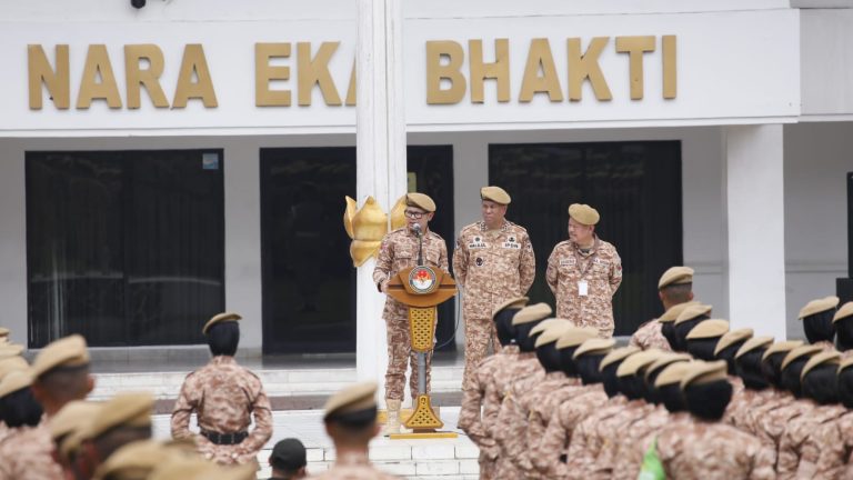 Diiringi Defile Drumband, Wamendagri Bima Sambut Peserta Retret Gelombang II di Kampus IPDN
