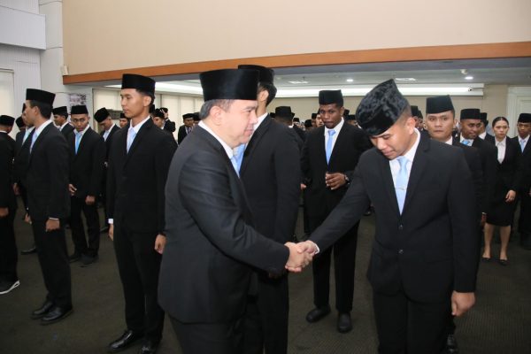 Lantik 113 Pejabat Fungsional, Sekjen Kemendagri Dorong Profesionalisme dan Integritas dalam Bekerja