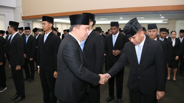 Lantik 113 Pejabat Fungsional, Sekjen Kemendagri Dorong Profesionalisme dan Integritas dalam Bekerja