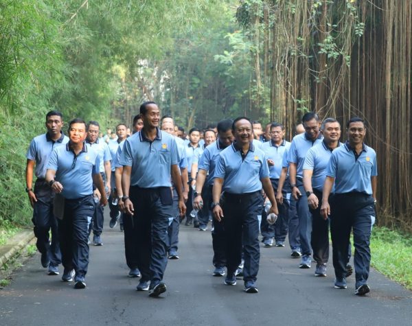 Wakasau Ajak Personel Mabesau Olahraga Bersama, Jaga Kebugaran dan Kebersamaan Prajurit