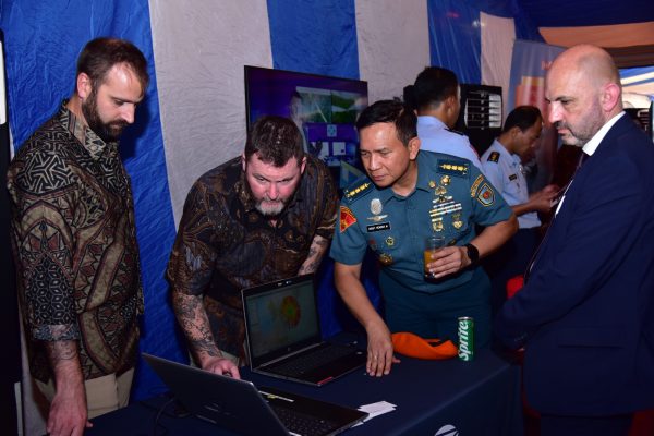 Askomlek Dankormar Hadiri Undangan Atase Pertahanan Inggris di Atas Kapal Royal Navy Frigate.