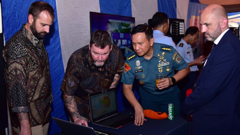 Askomlek Dankormar Hadiri Undangan Atase Pertahanan Inggris di Atas Kapal Royal Navy Frigate.