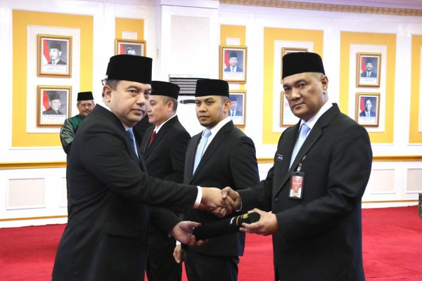 Lantik Empat Pejabat Pimpinan Tinggi Pratama, Sekjen Kemendagri: Pahami Dinamika Pemberitaan di Masyarakat