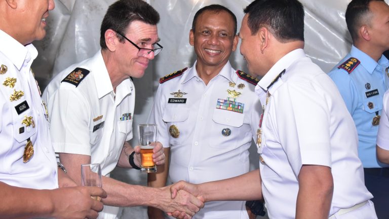 Askomlek Dankormar Hadiri Undangan Duta Besar Selandia Baru Di Atas Kapal