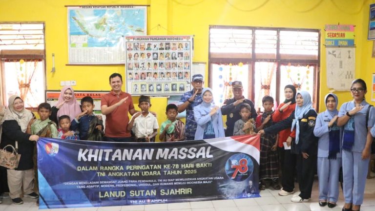 Jelang Peringatan ke-78 Hari Bakti TNI AU, Lanud Sutan Sjahrir Gelar Khitanan Massal dan Pelayanan Kesehatan Gratis