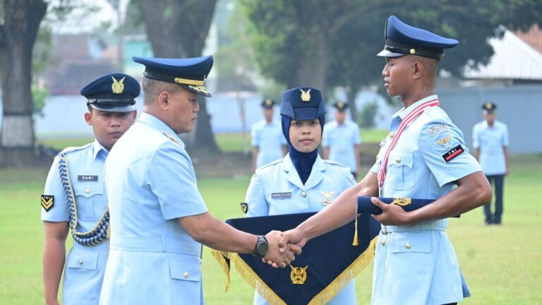 TNI AU Tambah Kekuatan Personel, Dankodiklatau Lantik 410 Prajurit Tamtama