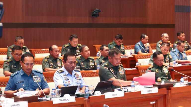 Kasau Hadiri Rapat Komisi I DPR RI, Bahas Dinamika Geopolitik dan Arah Kebijakan Pertahanan