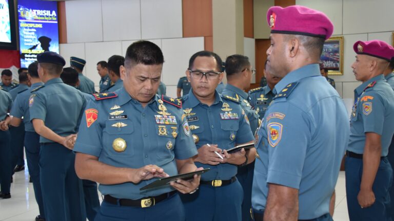 Wadan Kormar Hadir di Garis Depan Sidang Pantukhir Seskoal LXIV dalam Misi Menyaring Perwira Terbaik TNI AL.