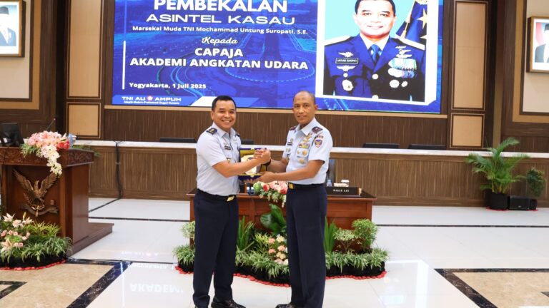 Penguatan Karakter dan Wawasan Intelijen, Capaja AAU Terima Pembekalan Asintel Kasau