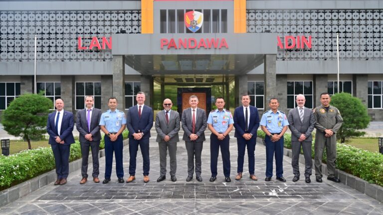 Danlanud Roesmin Nurjadin Terima Kunjungan Tim Dassault Aviation dan Thales Prancis