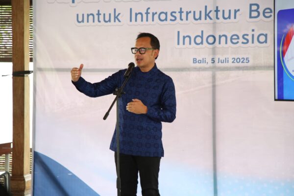 Wamendagri Bima Arya Dukung Inovasi Aspal Plastik untuk Atasi Permasalahan Sampah