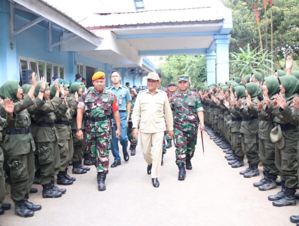 Gubernur AAU Dampingi Wamenhan RI Tinjau Langsung Program SPPI Batch 3