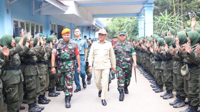 Gubernur AAU Dampingi Wamenhan RI Tinjau Langsung Program SPPI Batch 3