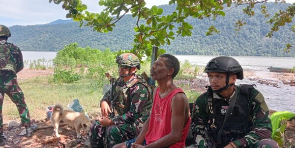 Satgas Yonif 642/Kps Anjangsana di Kampung Kiruru