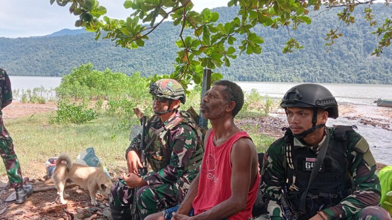 Satgas Yonif 642/Kps Anjangsana di Kampung Kiruru