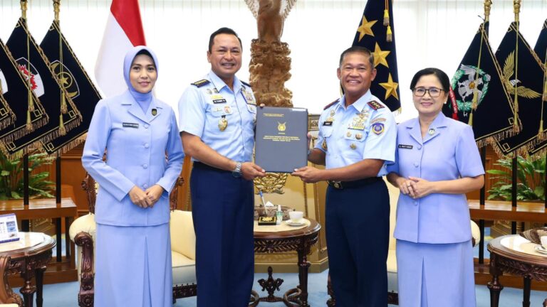 Kasau Terima Laporan Kenaikan Pangkat 18 Perwira Tinggi TNI AU