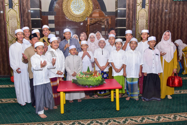 Berbagi Kasih di Bulan Muharram, Komandan Korps Marinir Santuni Anak Yatim