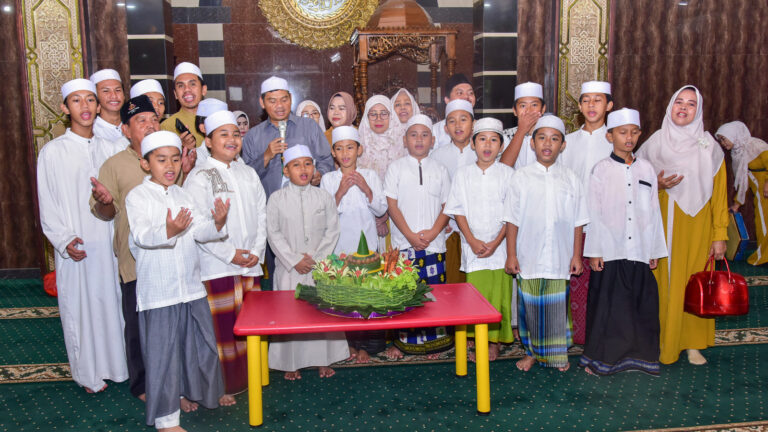 Berbagi Kasih di Bulan Muharram, Komandan Korps Marinir Santuni Anak Yatim