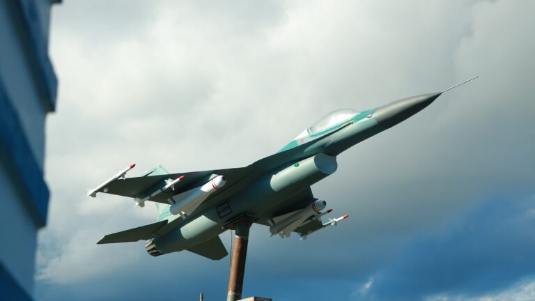Mock Up Jet Tempur F-16 Perkuat Identitas dan Semangat Juang di Lanud Yohanis Kapiyau