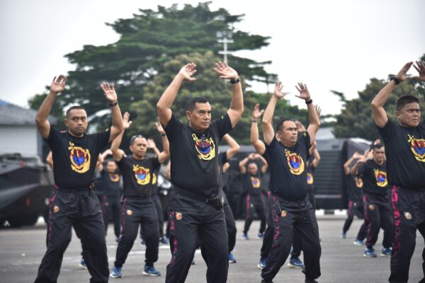 Momen Kebersamaan Komandan Bersama Prajurit Korps Marinir
