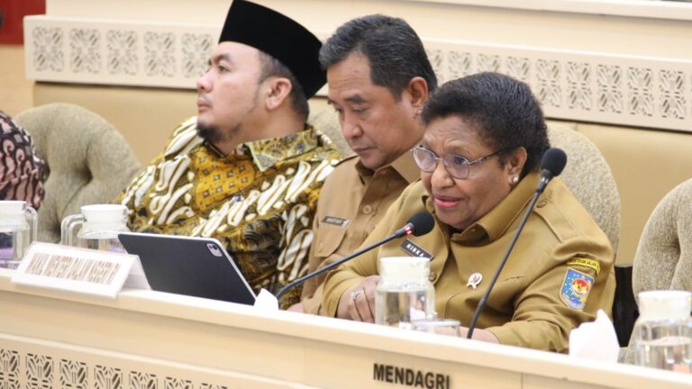 Raker dengan Komisi II, Wamendagri Ribka Tekankan Komitmen Kemendagri Dukung Pelaksanaan PSU dan Pilkada Ulang