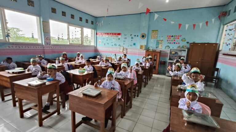 SPPG Lanud Abdulrachman Saleh Kembali Salurkan MBG Usai Libur Sekolah