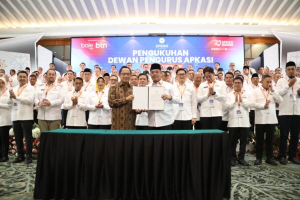Mendagri Tito Kukuhkan Dewan Pengurus APKASI Masa Bakti 2025–2030