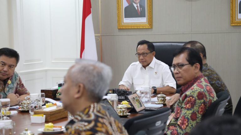 Percepat Program MBG, Mendagri Minta Pemda Bentuk Satgas dan Koordinasi dengan BGN