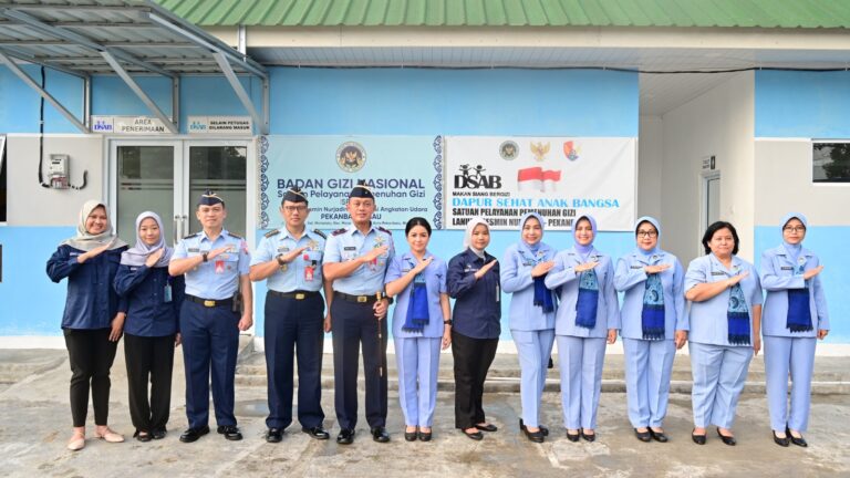 SPPG Lanud Roesmin Nurjadin salurkan 3.568 porsi makan bergizi gratis ke empat sekolah