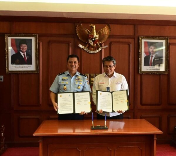 TNI AU dan PTDI Teken Perjanjian Penggunaan Awak Pesawat