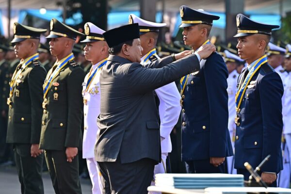 293 Perwira Remaja TNI AU Dilantik Presiden RI di Istana Merdeka