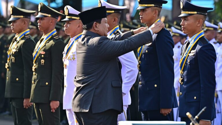 293 Perwira Remaja TNI AU Dilantik Presiden RI di Istana Merdeka