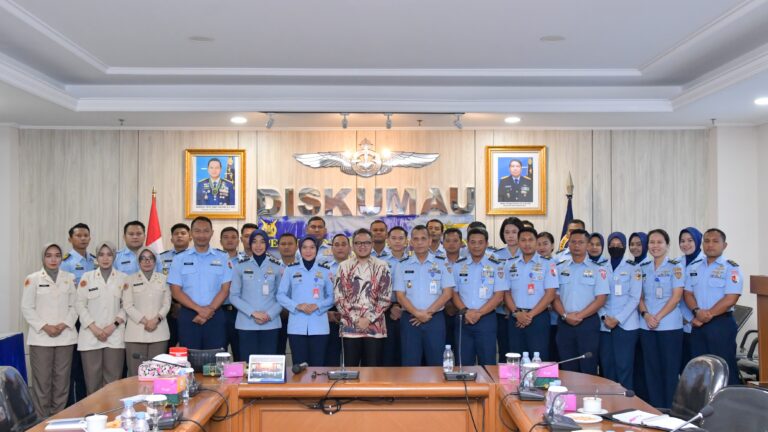 Diskumau Gelar Penataran Penyusunan Eksepsi dan Pledoi Bagi Personel Hukum TNI AU