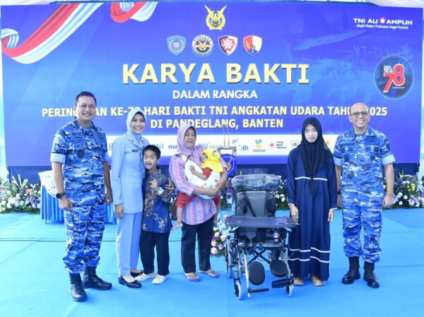 Ribuan Paket Sembako dan Pelayanan Kesehatan Gratis Warnai Karya Bakti TNI AU di Pandeglang