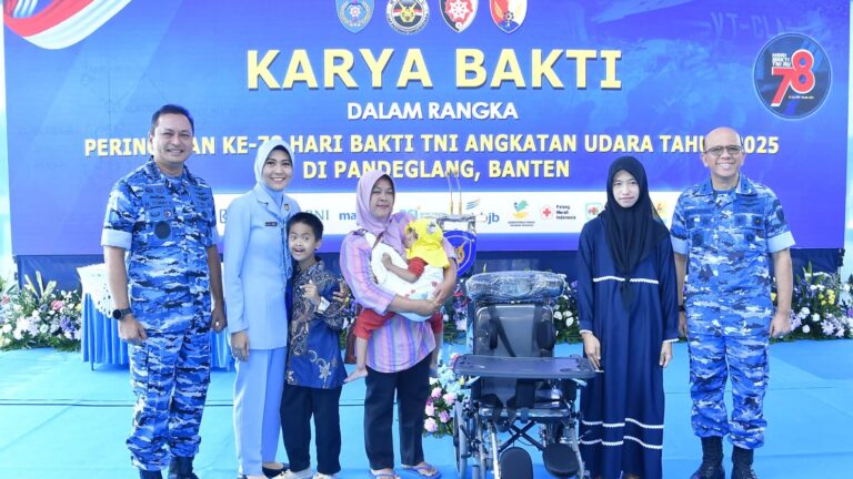 Ribuan Paket Sembako dan Pelayanan Kesehatan Gratis Warnai Karya Bakti TNI AU di Pandeglang