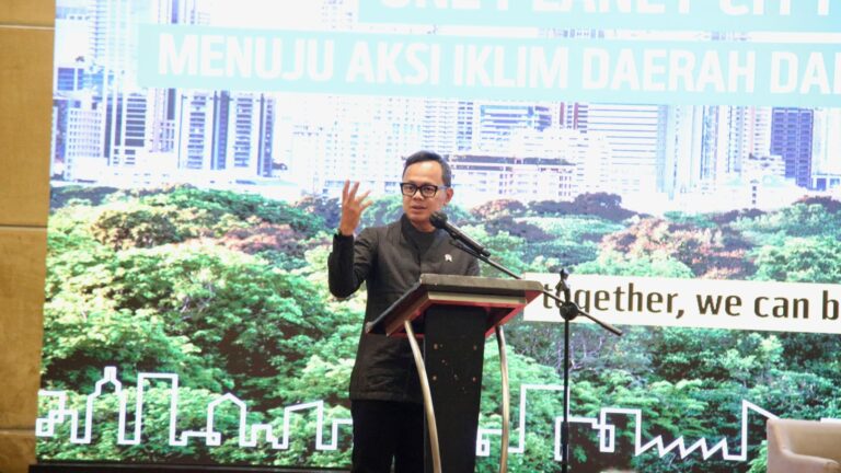 Wamendagri Bima Arya: Kepala Daerah Harus Paham Isu Perubahan Iklim dan Pengurangan Gas Emisi