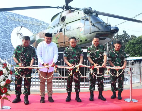 Kasau Hadiri Peresmian Monumen Helikopter SA-330 Puma di Bogor