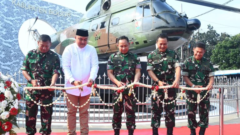 Kasau Hadiri Peresmian Monumen Helikopter SA-330 Puma di Bogor