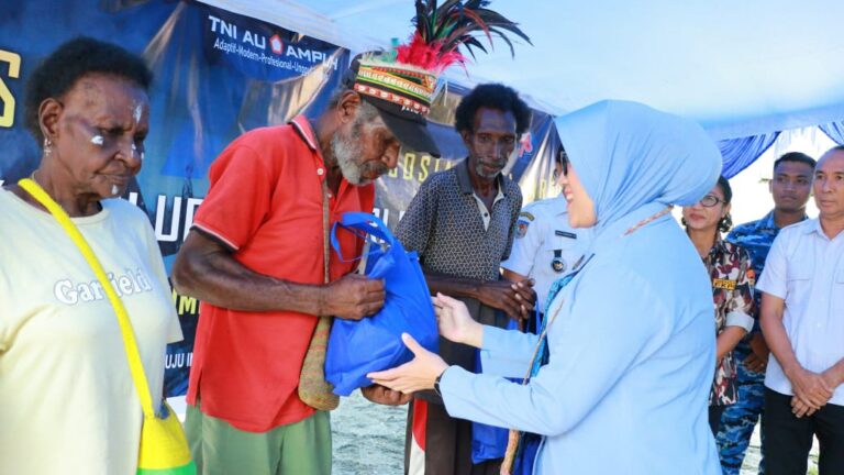 Sambut Hari Bakti TNI AU ke-78, Lanud Yohanis Kapiyau Timika Gelar Baksos dan Sosialisasi Narkotika