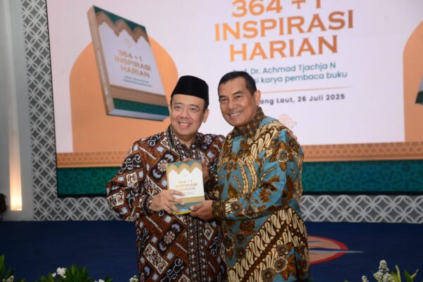 Dankormar Hadiri Launchig Buku “364 + 1 Inspirasi Harian” Karya Prof. Dr. KH. Achmad Tjachja Nugraha