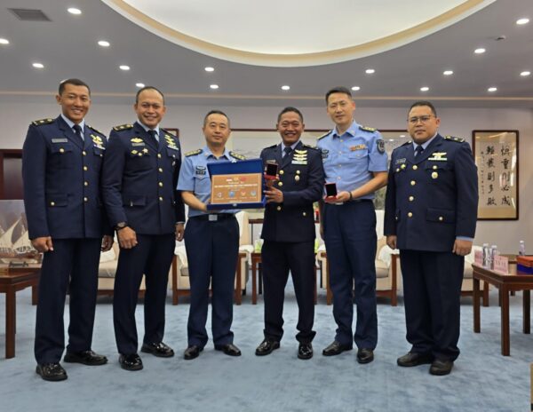 Empat Perwira TNI AU Lulus Pendidikan Strategis di AFCC Beijing