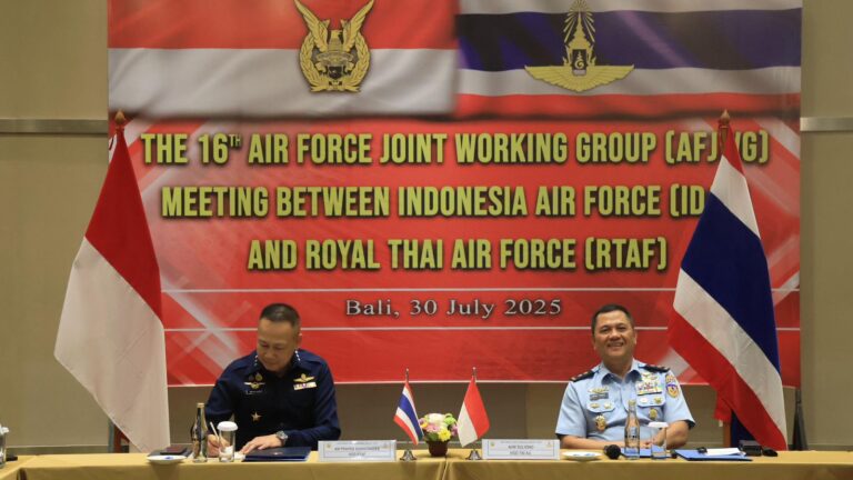 TNI AU–RTAF Gelar Air Force Joint Working Group ke-16 di Bali