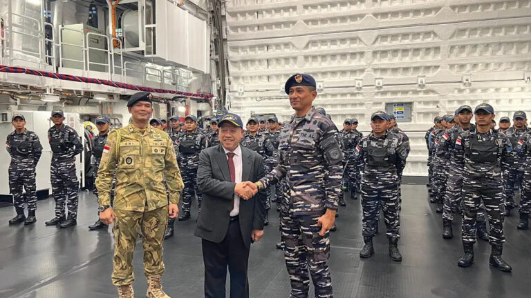Dari Italia Ke Indonesia, KRI Brawijaya-320 Singgah di Jeddah