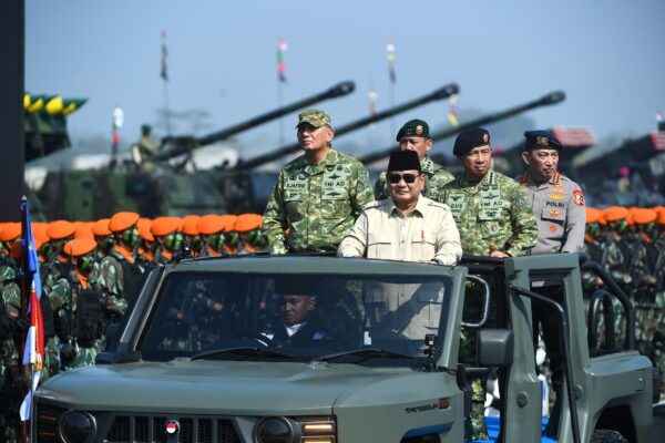 Presiden Prabowo Pimpin Upacara Gelar Pasukan Operasional dan Kehormatan Militer di Batujajar
