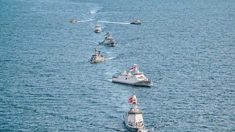 KRI REM-331 Sukses Gabung Latihan Tempur Laut Dalam Latma Sea Garuda 22B-25 di Teluk Thailand