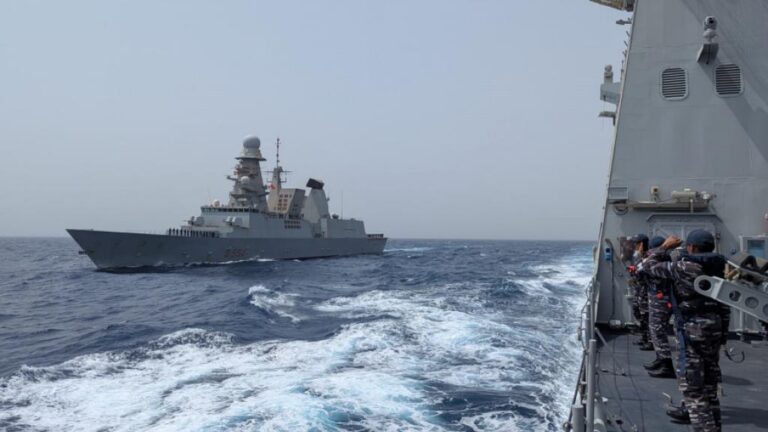 KRI Brawijaya-320 Asah Kemampuan Tempur di Laut Merah Bersama Kapal Perusak Italia
