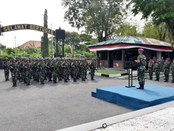 Komandan Batalyon Infanteri 5 Marinir Terima Taruna AAL Tingkat III Angkatan Ke-72 Korps Marinir Laksanakan Lattekpas