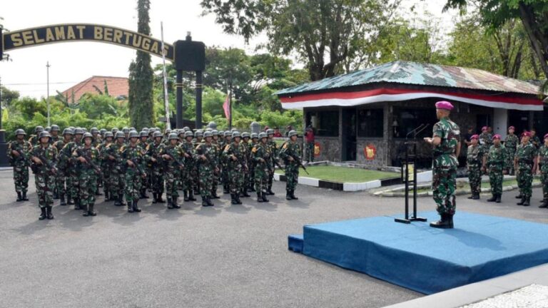 Komandan Batalyon Infanteri 5 Marinir Terima Taruna AAL Tingkat III Angkatan Ke-72 Korps Marinir Laksanakan Lattekpas